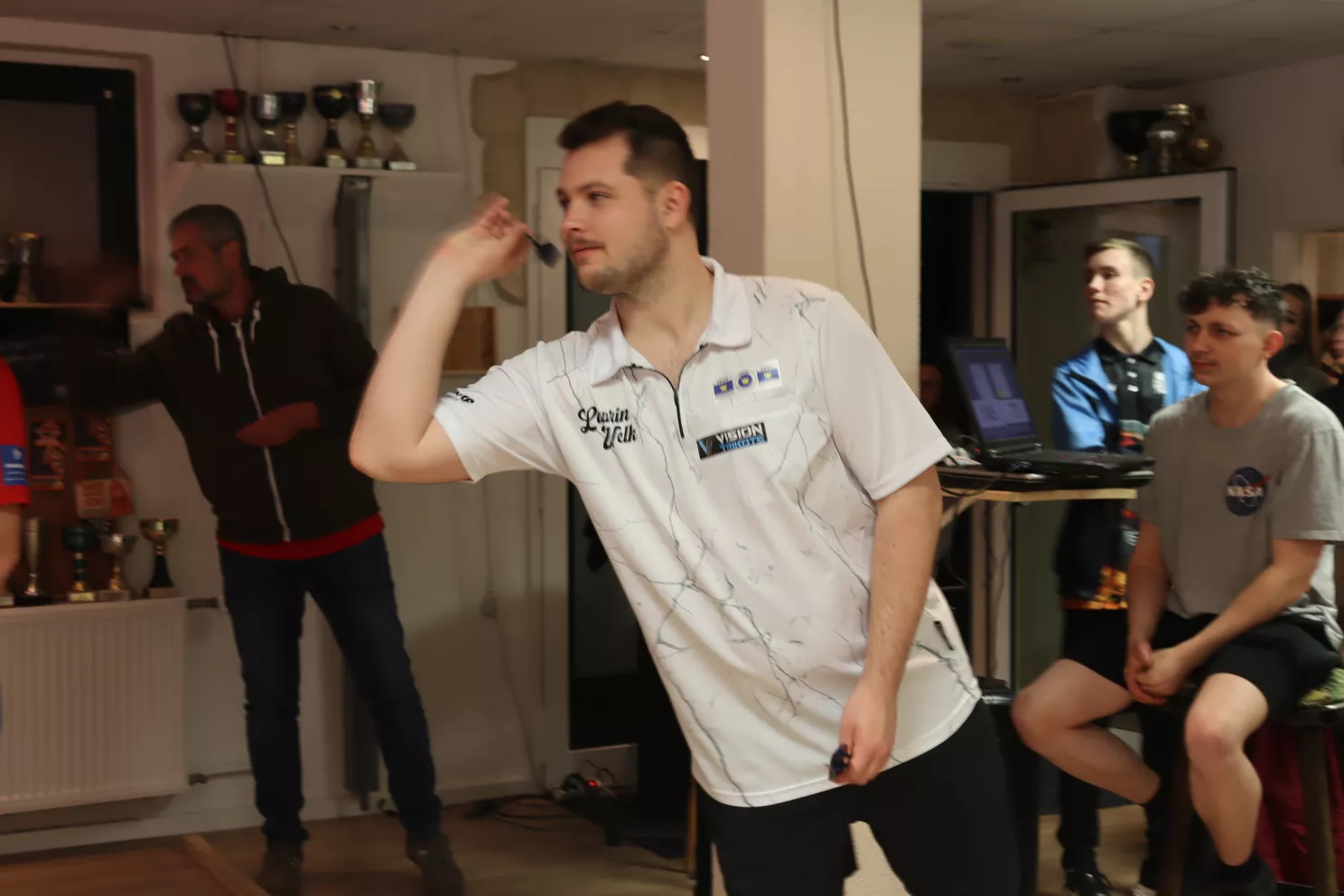 Dart in den Mai