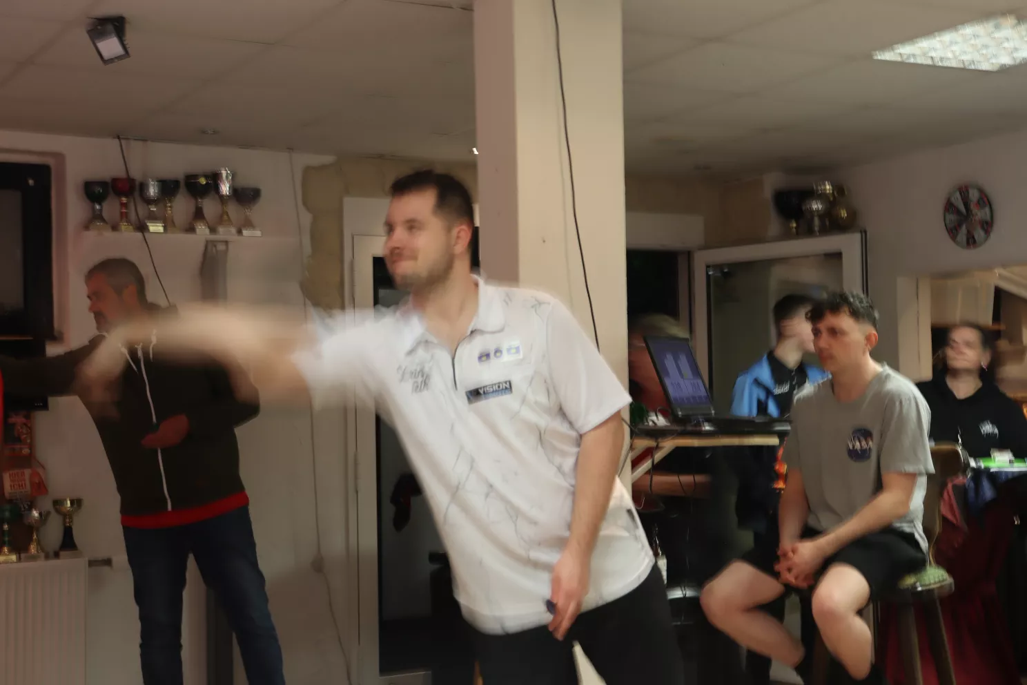 Dart in den Mai